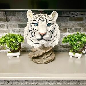 Source Unknown White Tiger Head Sculpture with Green Accents